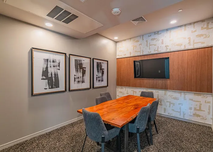 Steps From Stadium With Balcony Pool Gym Parking Wd Glendale