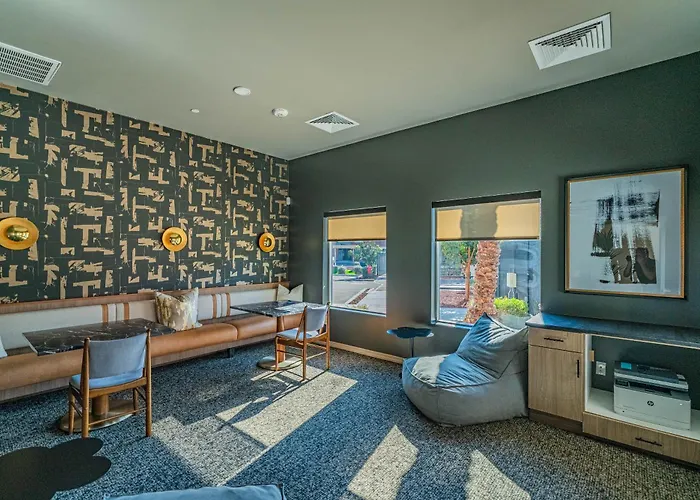 Steps From Stadium With Balcony Pool Gym Parking Wd Apartament Glendale