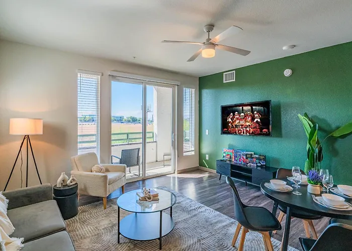 Steps From Stadium With Balcony Pool Gym Parking Wd Glendale