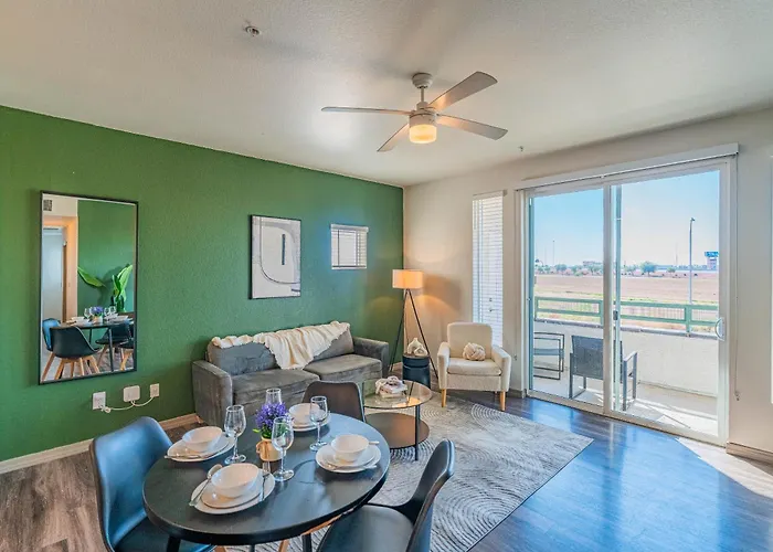 Steps From Stadium With Balcony Pool Gym Parking Wd * Glendale