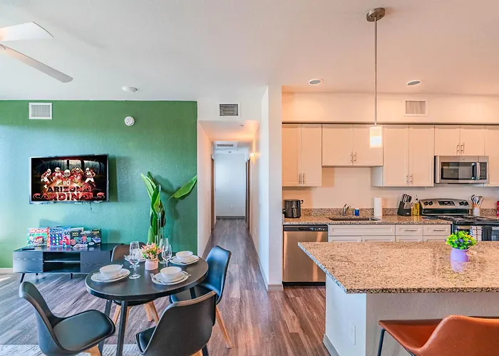 Steps From Stadium With Balcony Pool Gym Parking Wd Apartament Glendale