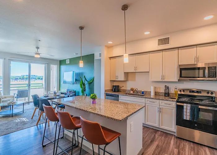 Steps From Stadium With Balcony Pool Gym Parking Wd Glendale