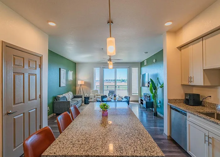 Steps From Stadium With Balcony Pool Gym Parking Wd Apartament Glendale