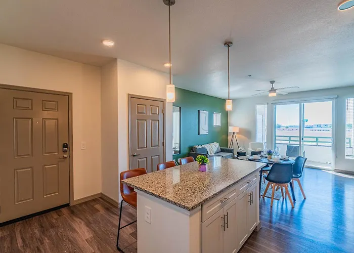 Steps From Stadium With Balcony Pool Gym Parking Wd Glendale