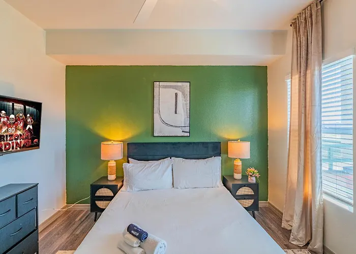 Steps From Stadium With Balcony Pool Gym Parking Wd