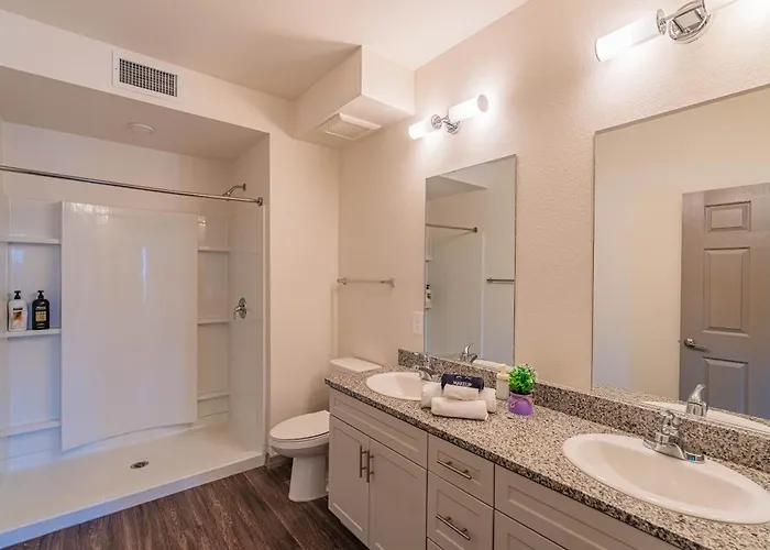 Steps From Stadium With Balcony Pool Gym Parking Wd Apartament Glendale