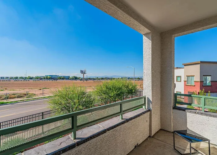 Steps From Stadium With Balcony Pool Gym Parking Wd Apartament